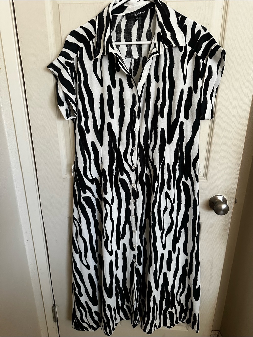 Sophisticated  Black & White Zebra Button-down Dress L